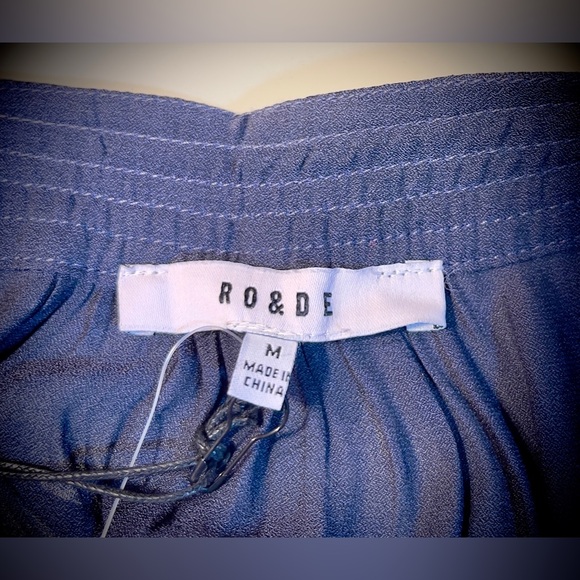 NWT - RO & DE Nordstrom Navy Silky Feel Short Sleeve Tie Neck Ruffle Hem blouse - Picture 7 of 7